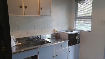 Redwood Lodge Motel