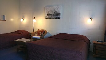Redwood Lodge Motel