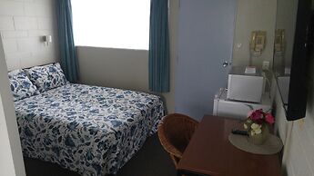 Redwood Lodge Motel