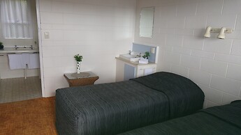 Redwood Lodge Motel