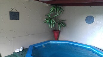 Redwood Lodge Motel