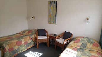 Redwood Lodge Motel