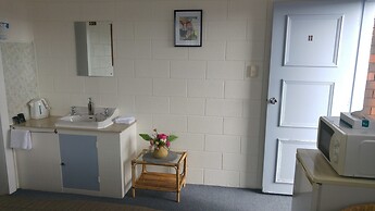 Redwood Lodge Motel