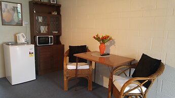 Redwood Lodge Motel