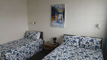 Redwood Lodge Motel