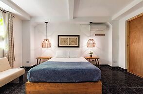 Cinco Hotel