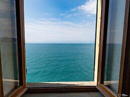 Il Baluardo Sea View Apartment on the Cliff