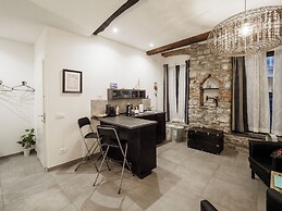 Camaella Luxury Studio