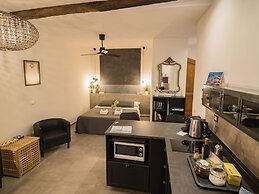 Camaella Luxury Studio