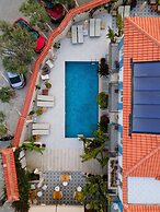Tarcin Alacati Otel