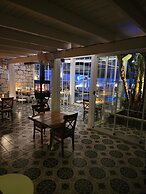 Tarcin Alacati Otel