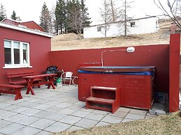 Brúnalaug Guesthouse Holiday Home