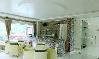 Ngoc Bach Hotel