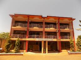 Entebbe Travelle'rs Inn