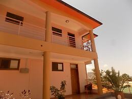 Entebbe Travelle'rs Inn
