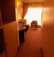 Entebbe Travelle'rs Inn