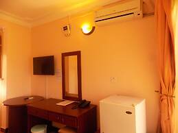 Entebbe Travelle'rs Inn