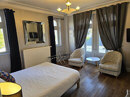 Castel Bayeux Guesthouse