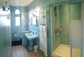 Castel Bayeux Guesthouse