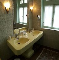 Castel Bayeux Guesthouse