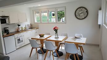 Castel Bayeux Guesthouse