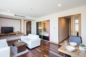 The Kris Condo by Knock-Knock