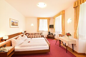 River Hotel Post