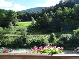 River Hotel Post