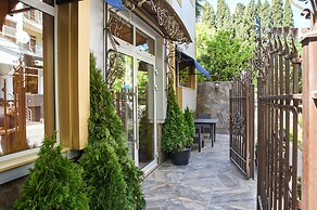 Hotel Plutus