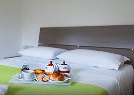 Cream & Caramel bed