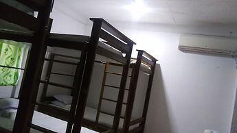 D&J Stamford Hotel - Hostel