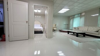 Gaya Hotel