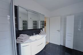 Haus Shiralee