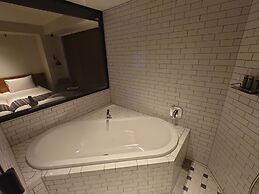 Ebisuholic Hotel
