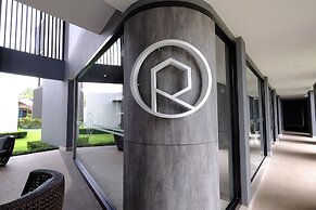 R Photo Hotel