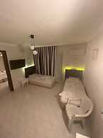 Karadede Hotel