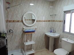 Hostal El Cascabel - Hostel