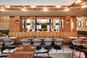 D8 Hotel
