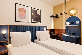 D8 Hotel