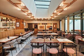 D8 Hotel