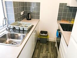 Entire 2 Bedroom Flat Next to Kings College