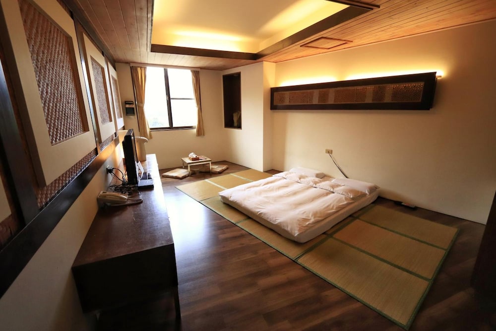 Fenchihu Hotel