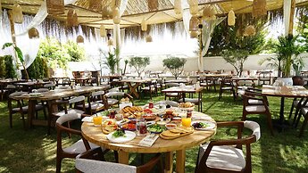 Albeon Hotel