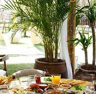 Albeon Hotel