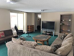 TO Stays - Waterfront Lake House Retreat