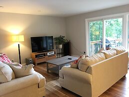 TO Stays - Waterfront Lake House Retreat