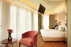 Zeus Essence Wyndham Athens Residence