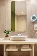 Zeus Essence Wyndham Athens Residence