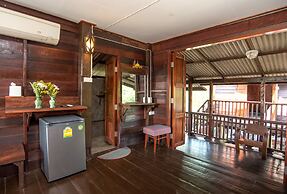 Boon Home Stay Arts and Crafts
