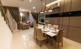 Tropical Villa Service Suite